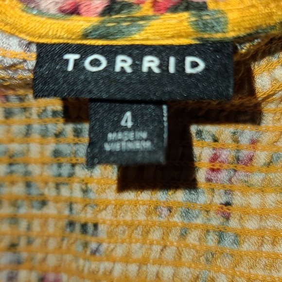 EUC TORRID PLUS SIZE 4 yellow floral v neck tunic crinkle blouse top smocked - Picture 7 of 9